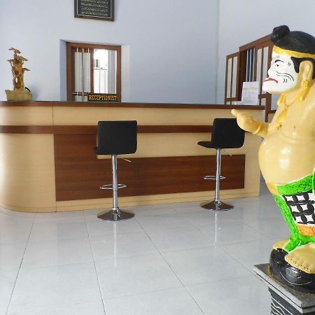 Hotel Ilhami Blitar Kültér fotó