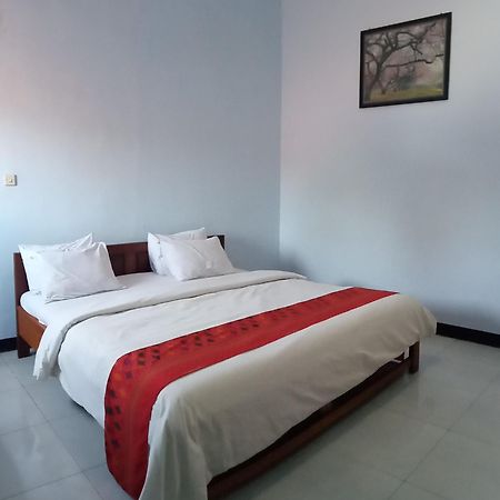 Hotel Ilhami Blitar Kültér fotó