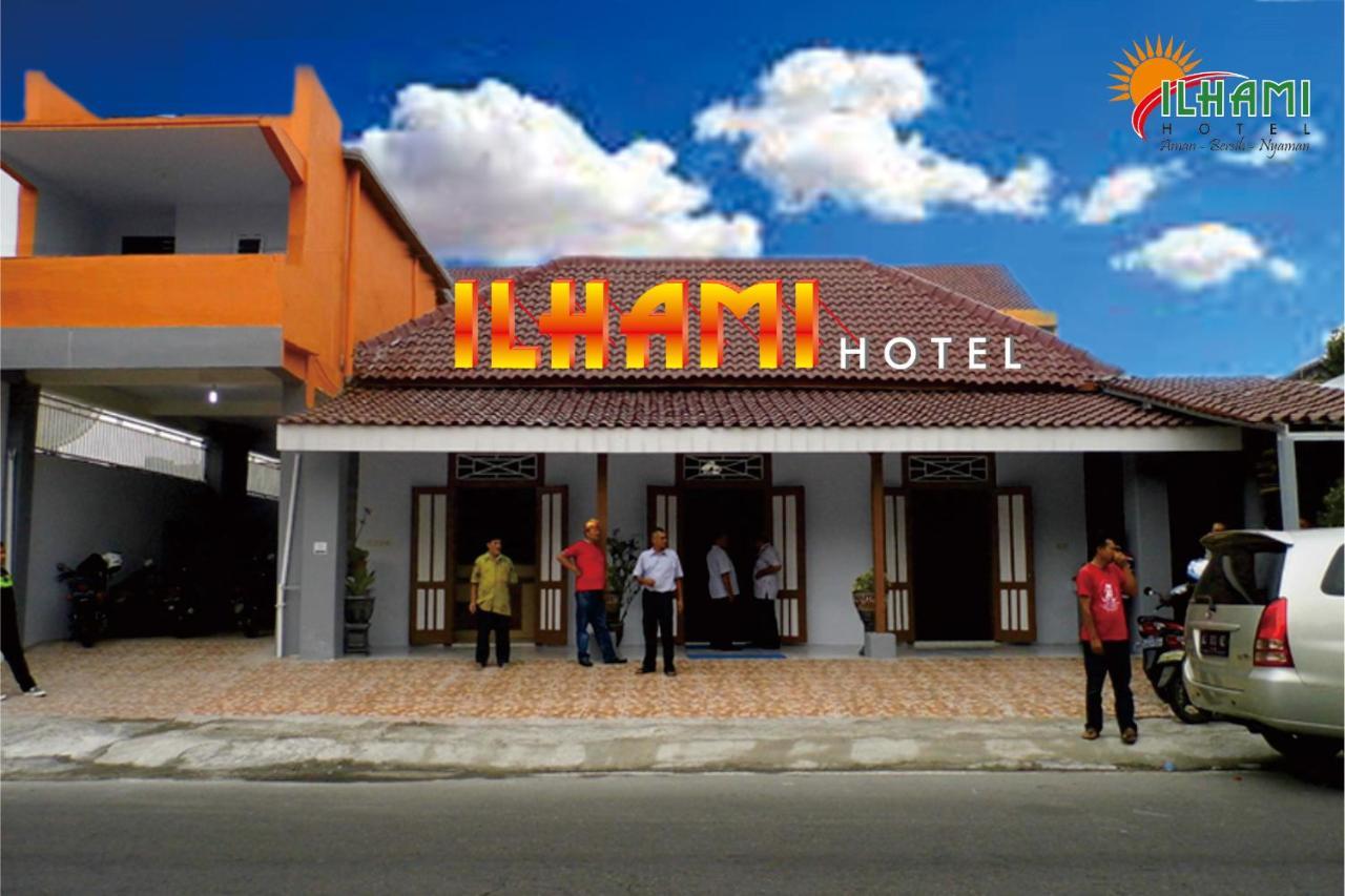 Hotel Ilhami Blitar Kültér fotó