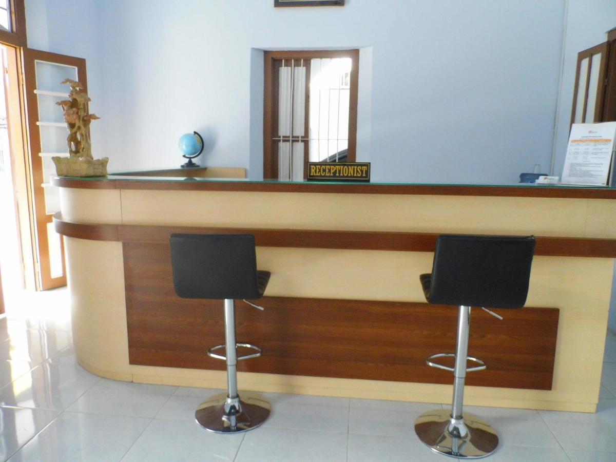 Hotel Ilhami Blitar Kültér fotó