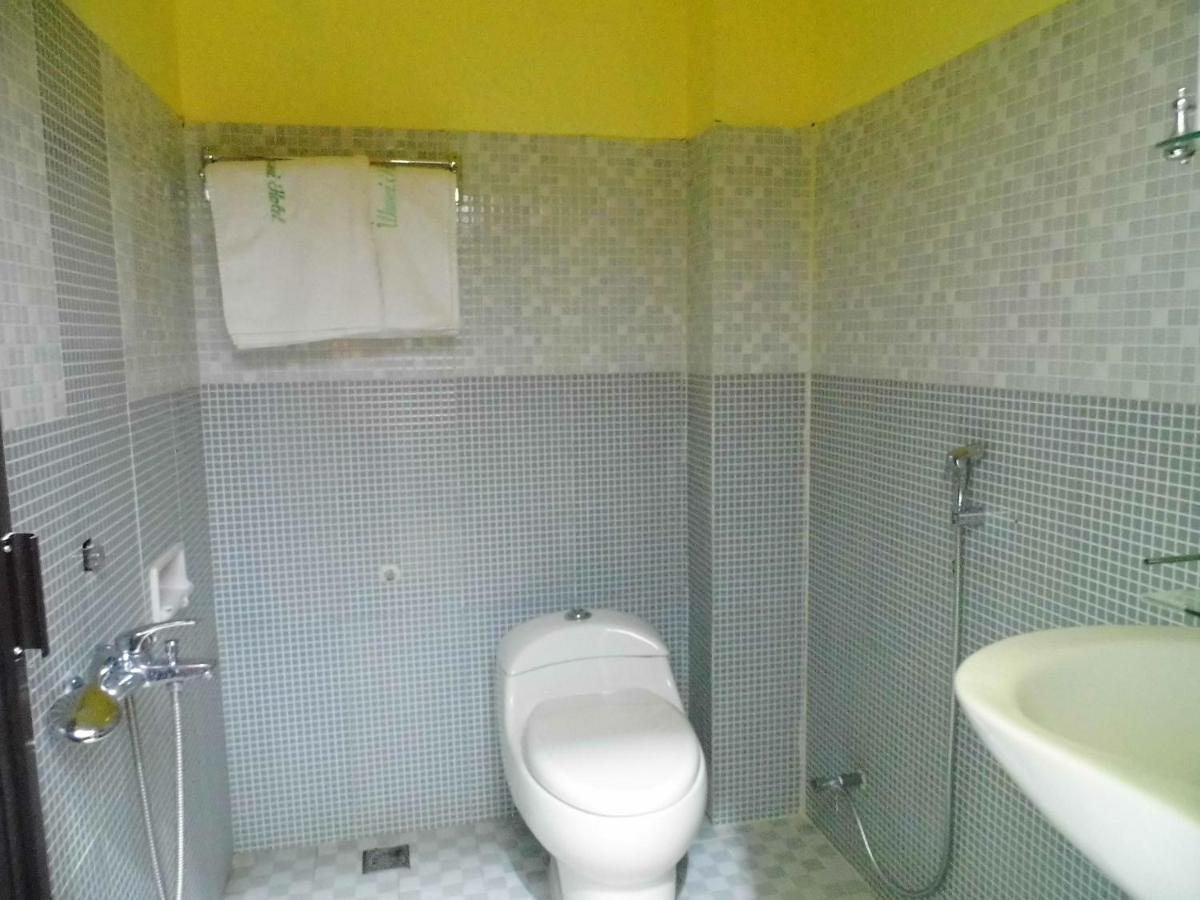 Hotel Ilhami Blitar Kültér fotó