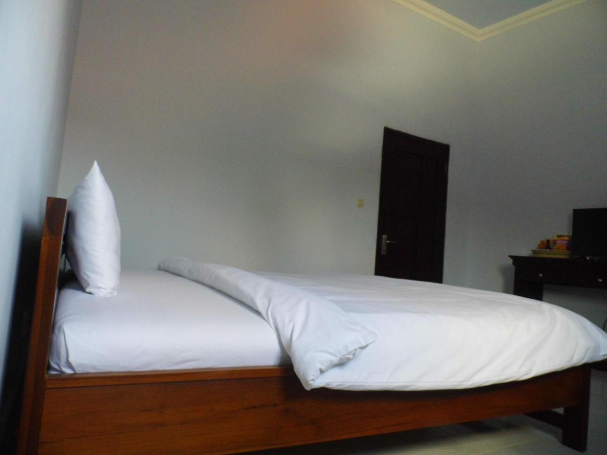 Hotel Ilhami Blitar Kültér fotó