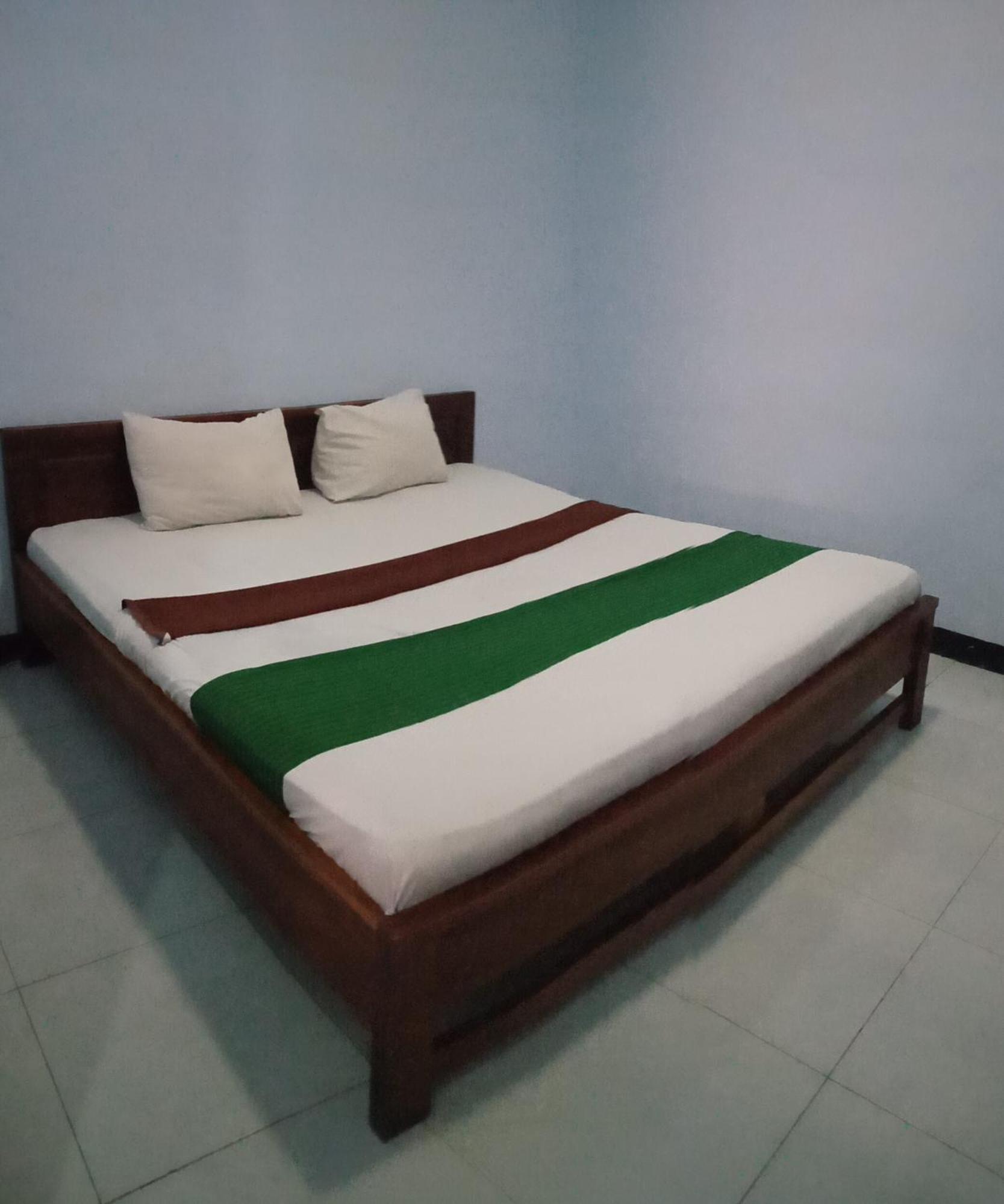 Hotel Ilhami Blitar Kültér fotó