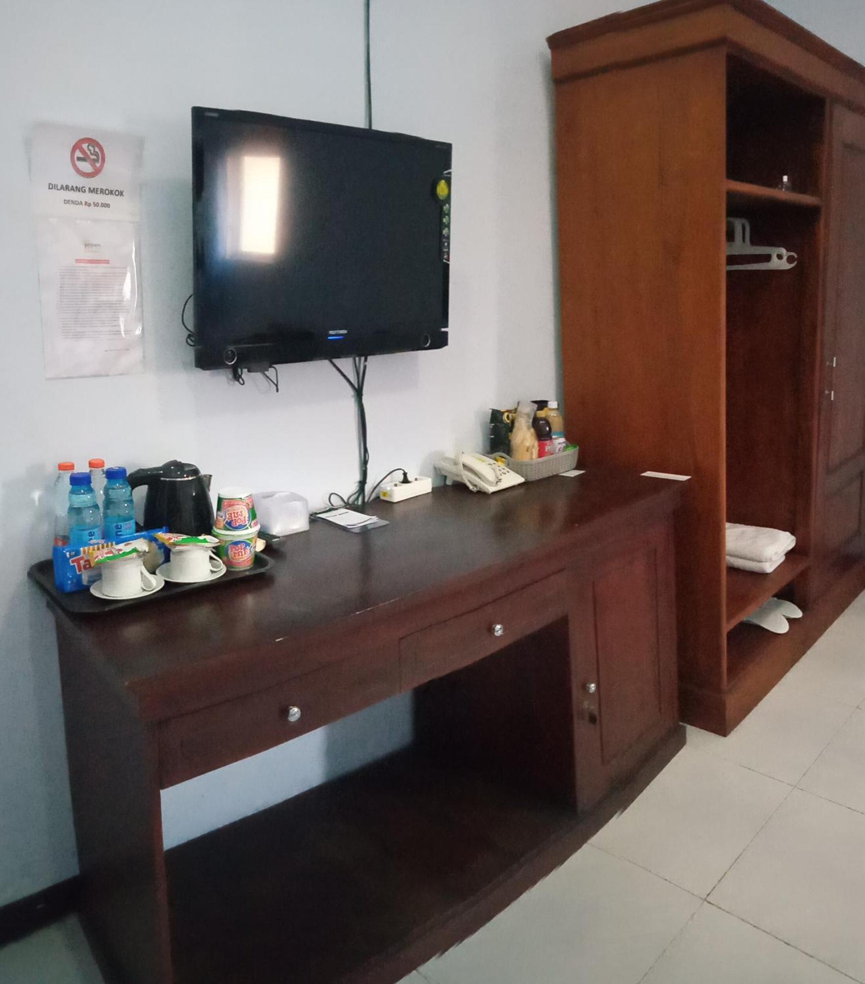 Hotel Ilhami Blitar Kültér fotó